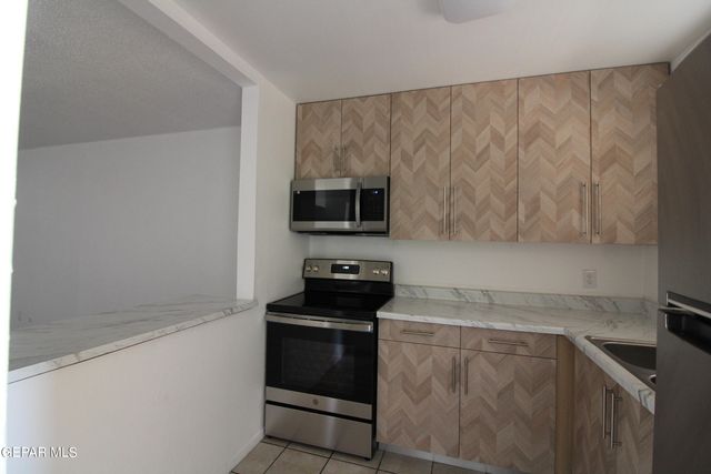 5200 CAROUSEL Drive 1, El Paso, TX 79912