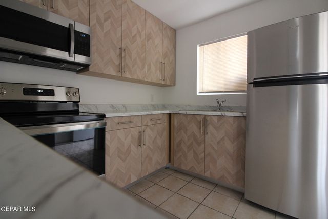 5200 CAROUSEL Drive 1, El Paso, TX 79912