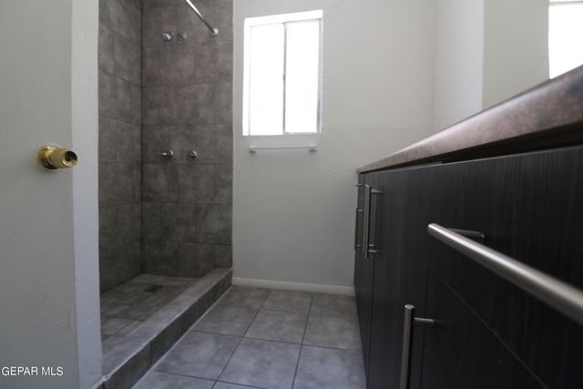 5200 CAROUSEL Drive 1, El Paso, TX 79912