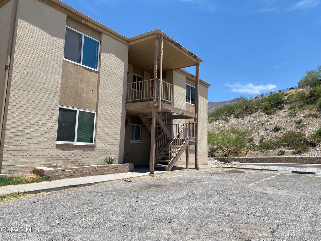 5200 CAROUSEL Drive 1, El Paso, TX 79912
