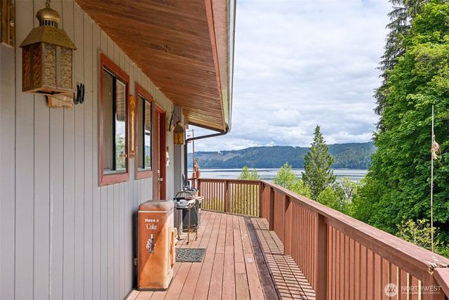 50 N Schaufler Lane, Lilliwaup, WA 98555