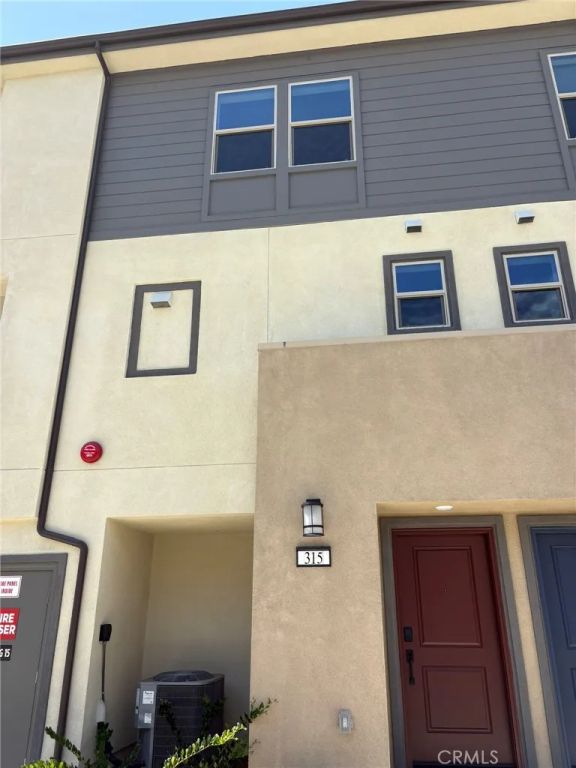 315 Honeysuckle Way, Oceanside, CA 92057