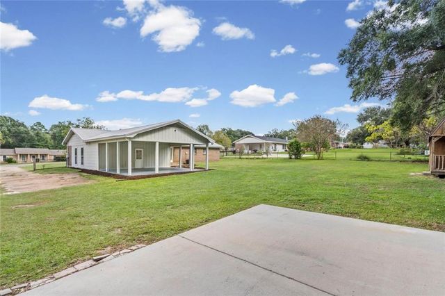 3221 Meadow Lane, Mobile, AL 36618