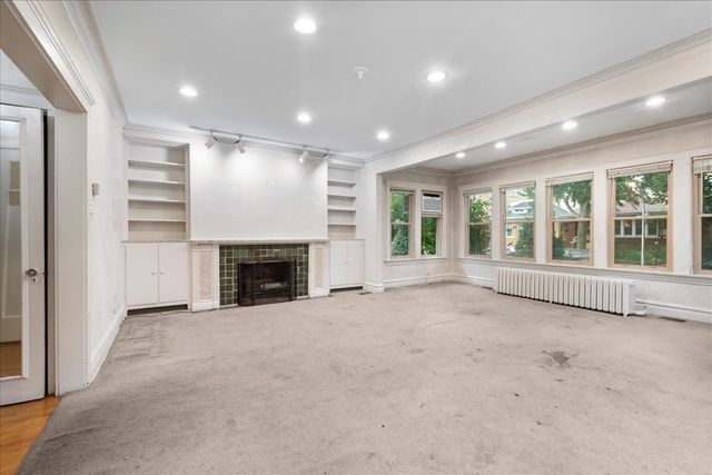 6520 N Fairfield Avenue, Chicago, IL 60645