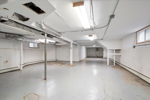 6520 N Fairfield Avenue, Chicago, IL 60645