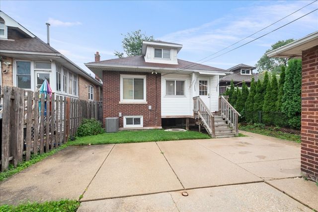 6520 N Fairfield Avenue, Chicago, IL 60645