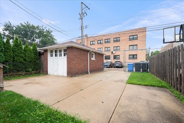 6520 N Fairfield Avenue, Chicago, IL 60645