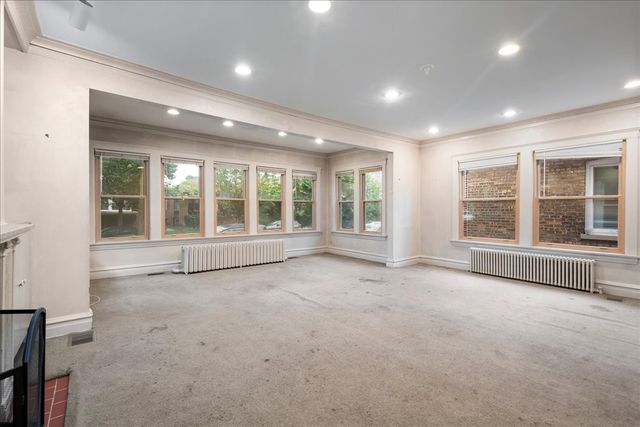 6520 N Fairfield Avenue, Chicago, IL 60645