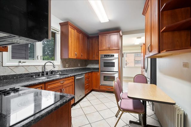 6520 N Fairfield Avenue, Chicago, IL 60645
