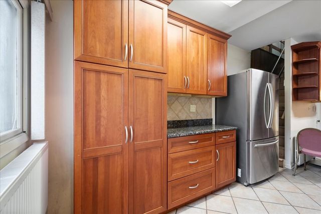 6520 N Fairfield Avenue, Chicago, IL 60645