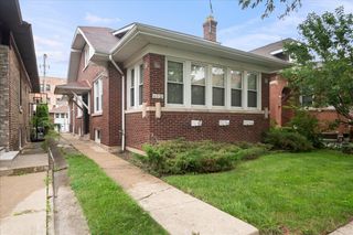 6520 N Fairfield Avenue, Chicago, IL 60645