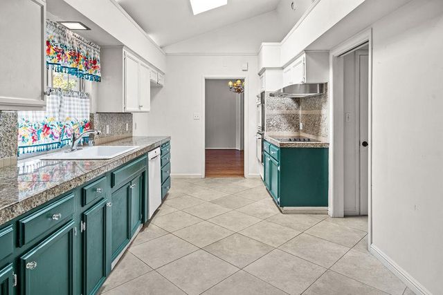 1236 W Scott Avenue, Fresno, CA 93711