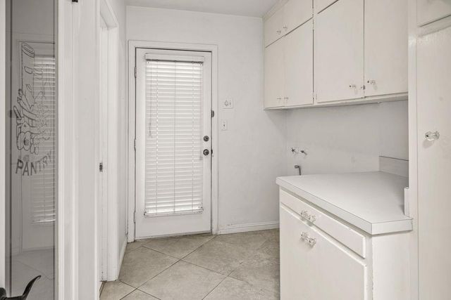 1236 W Scott Avenue, Fresno, CA 93711