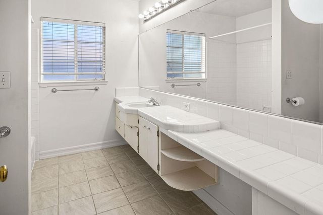1236 W Scott Avenue, Fresno, CA 93711