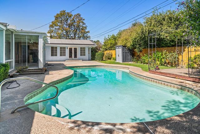 1236 W Scott Avenue, Fresno, CA 93711