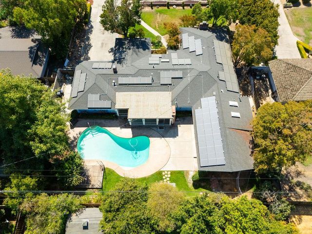 1236 W Scott Avenue, Fresno, CA 93711
