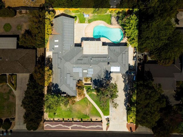 1236 W Scott Avenue, Fresno, CA 93711