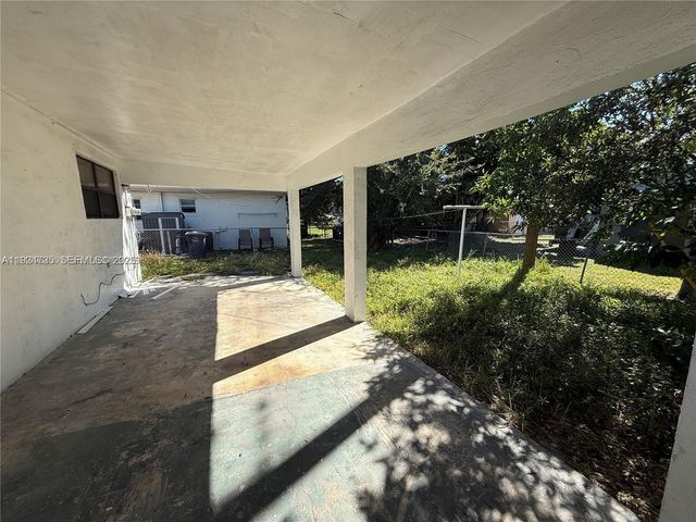 521 SW 9th St 1, Hallandale Beach, FL 33009