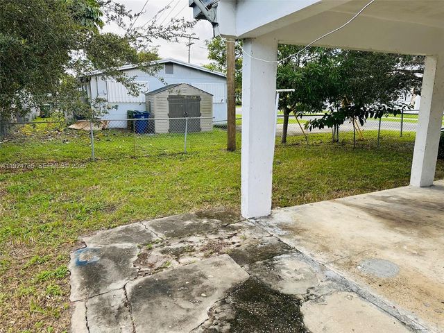 521 SW 9th St 1, Hallandale Beach, FL 33009