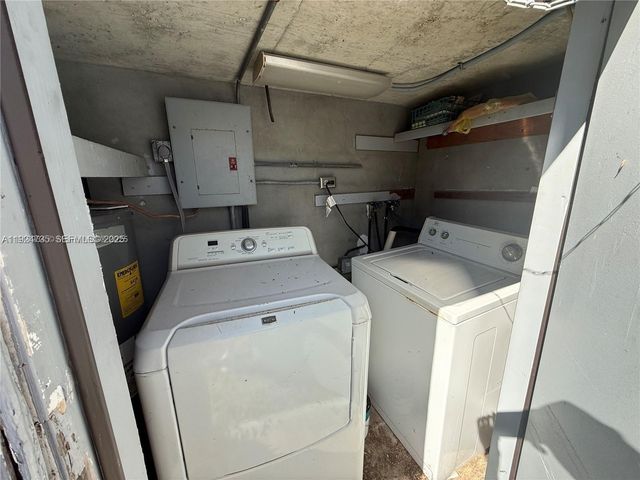 521 SW 9th St 1, Hallandale Beach, FL 33009