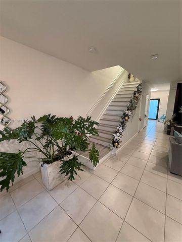 25216 SW 108th Ct, Homestead, FL 33032