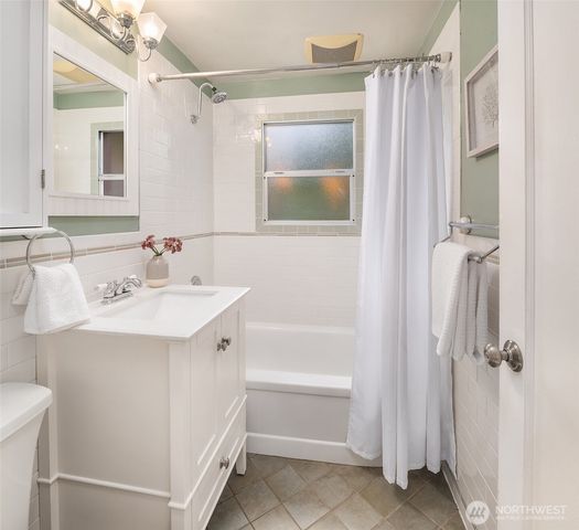 9202 14th Avenue SW, Seattle, WA 98106