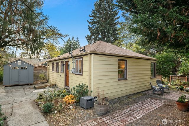 9202 14th Avenue SW, Seattle, WA 98106