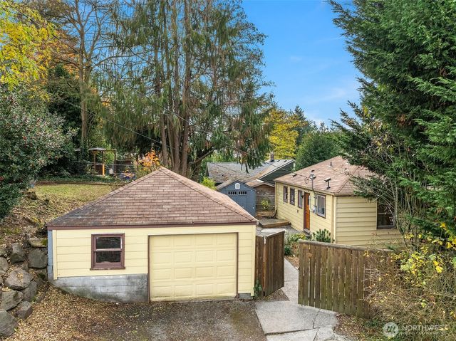 9202 14th Avenue SW, Seattle, WA 98106
