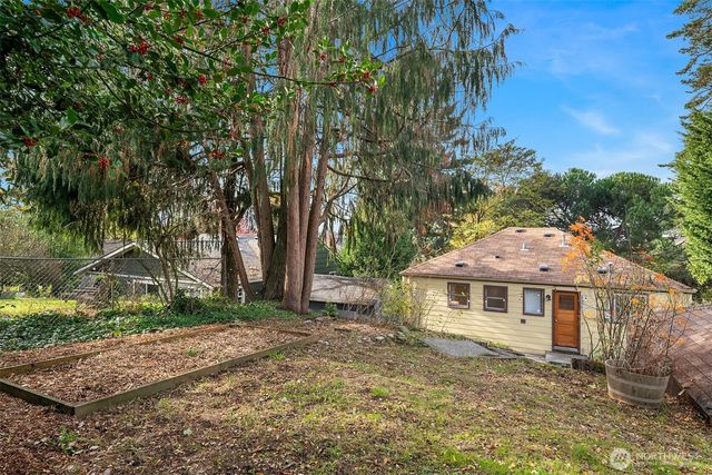 9202 14th Avenue SW, Seattle, WA 98106