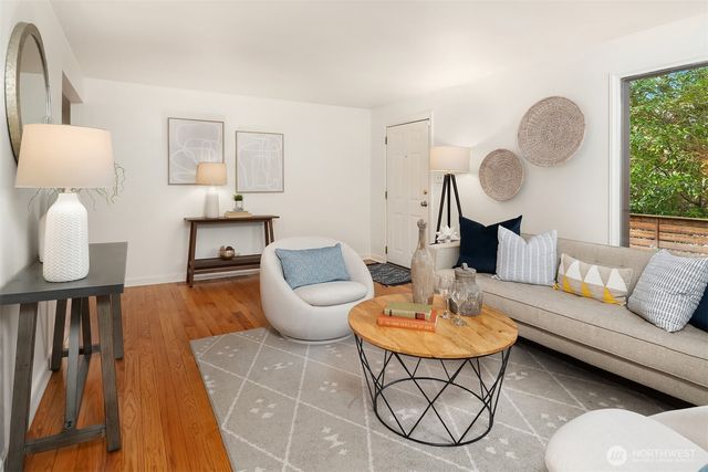 9202 14th Avenue SW, Seattle, WA 98106