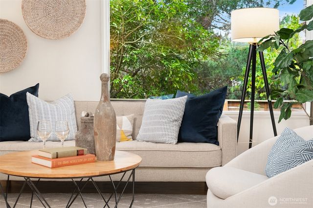 9202 14th Avenue SW, Seattle, WA 98106