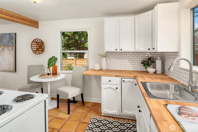 9202 14th Avenue SW, Seattle, WA 98106