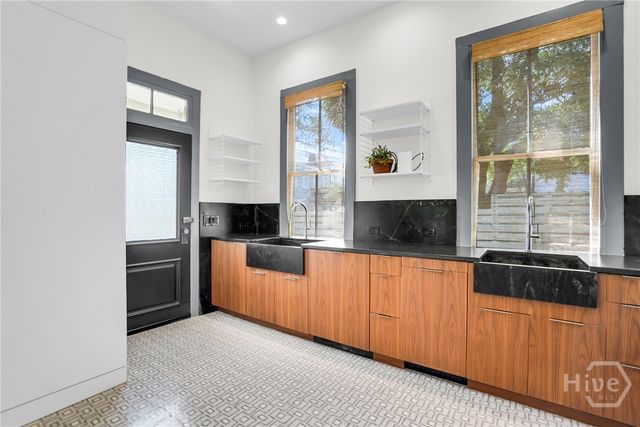 419 E Taylor Street, Savannah, GA 31401