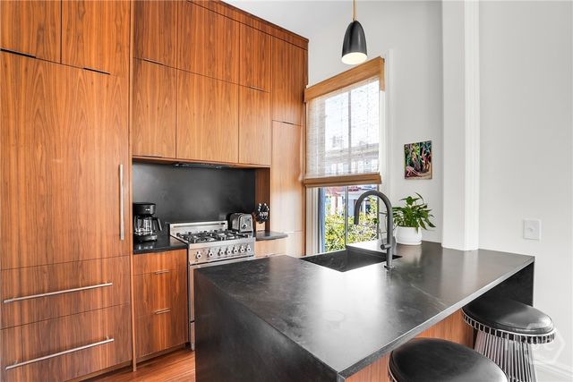 419 E Taylor Street, Savannah, GA 31401