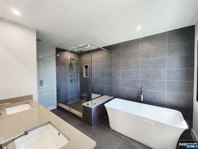 237 Grantwood Boulevard B, Palisades Park, NJ 07650