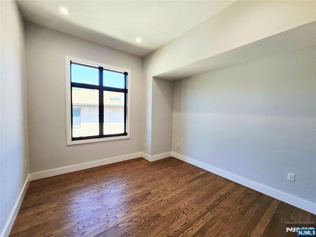 237 Grantwood Boulevard B, Palisades Park, NJ 07650