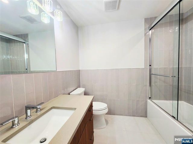 237 Grantwood Boulevard B, Palisades Park, NJ 07650