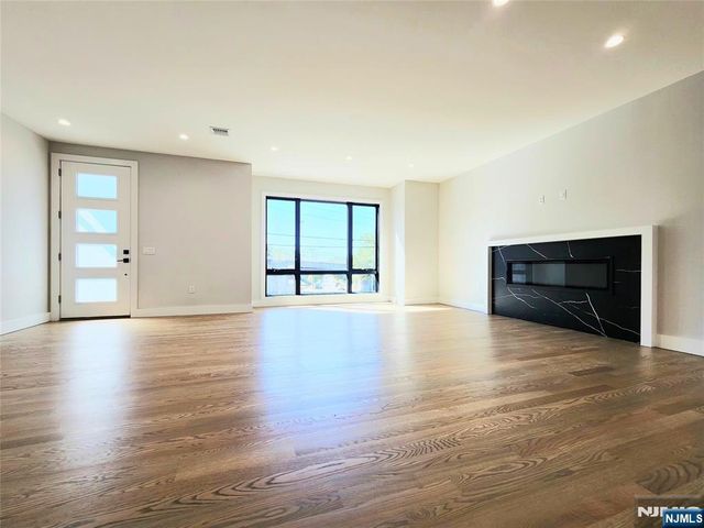 237 Grantwood Boulevard B, Palisades Park, NJ 07650