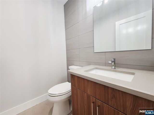 237 Grantwood Boulevard B, Palisades Park, NJ 07650