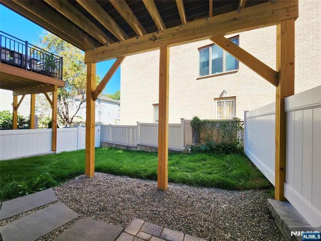 237 Grantwood Boulevard B, Palisades Park, NJ 07650