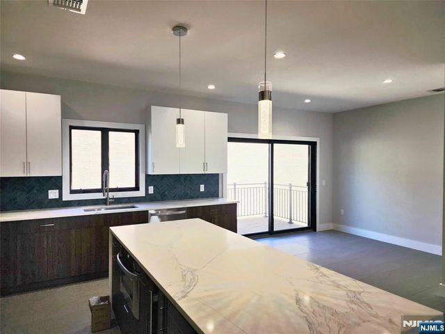 237 Grantwood Boulevard B, Palisades Park, NJ 07650