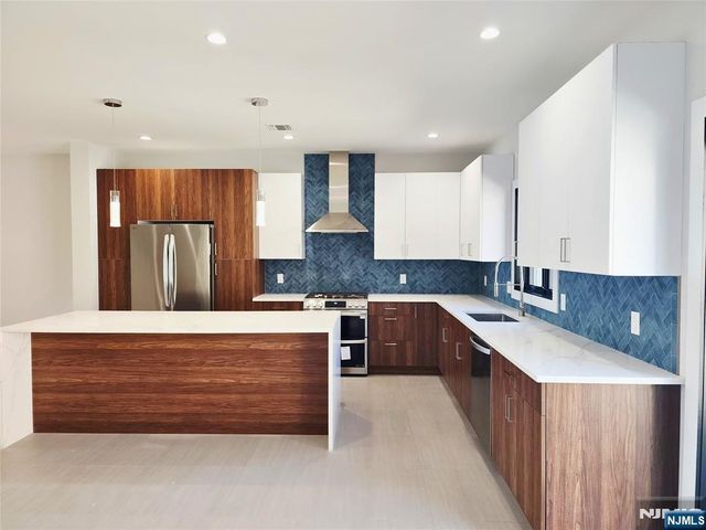 237 Grantwood Boulevard B, Palisades Park, NJ 07650