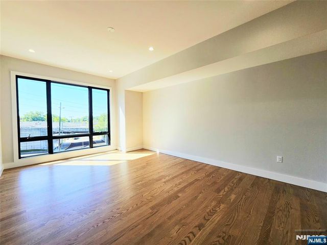 237 Grantwood Boulevard B, Palisades Park, NJ 07650