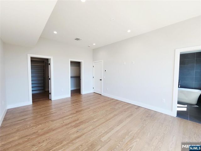 237 Grantwood Boulevard B, Palisades Park, NJ 07650