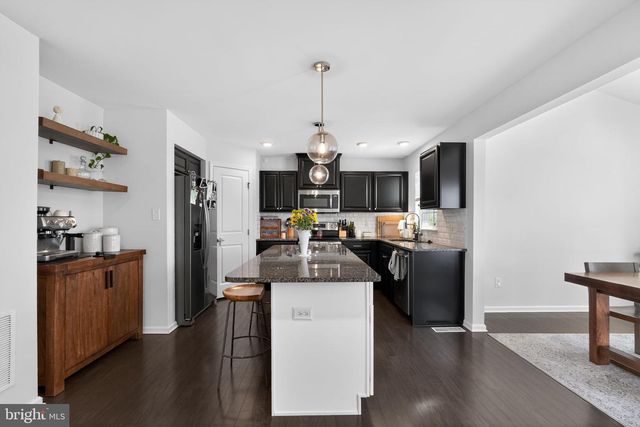 6 SWEETGUM ST, Swedesboro, NJ 08085