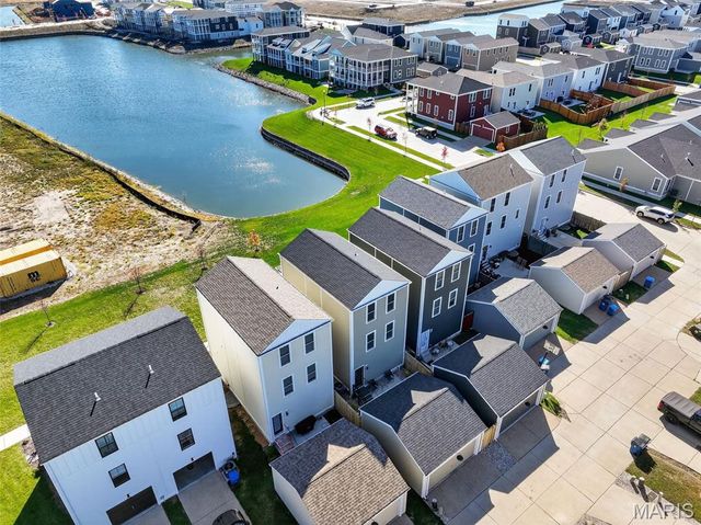 3136 Pirogue Way, St Charles, MO 63301