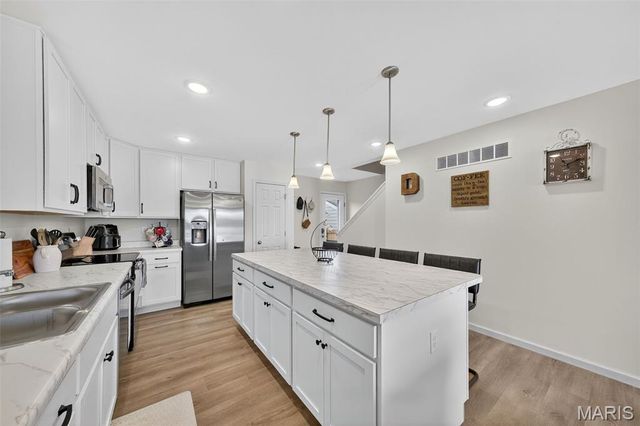 3136 Pirogue Way, St Charles, MO 63301