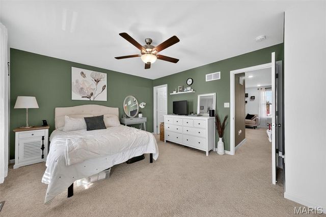 3136 Pirogue Way, St Charles, MO 63301