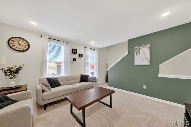 3136 Pirogue Way, St Charles, MO 63301