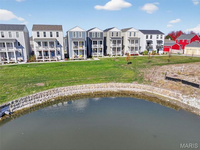 3136 Pirogue Way, St Charles, MO 63301